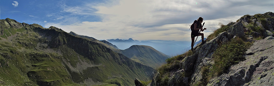 Salendo sulla Cima delle galline (2131 m) vista panoramica sulla Valle della Corte